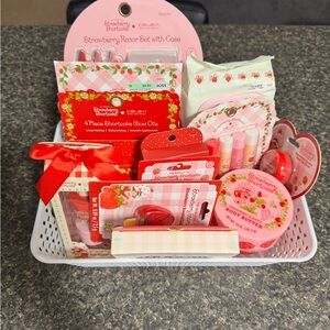 Strawberry Shortcake Bath & Body Gift Set - Red and Pink